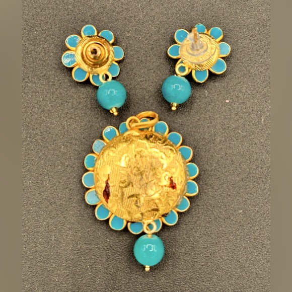 Medallion Pendant and Earring Set - Picture 2 of 3